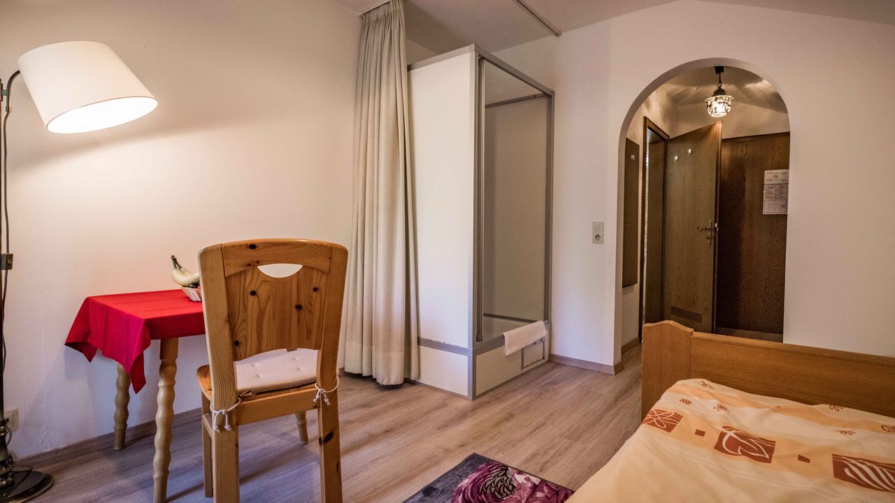 Dusche im Zimmer Dusche im Zimmer